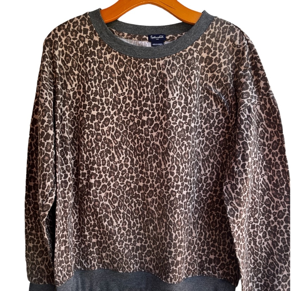 Splendid leopard print crew neck long sleeve top , Size Large ( b3)